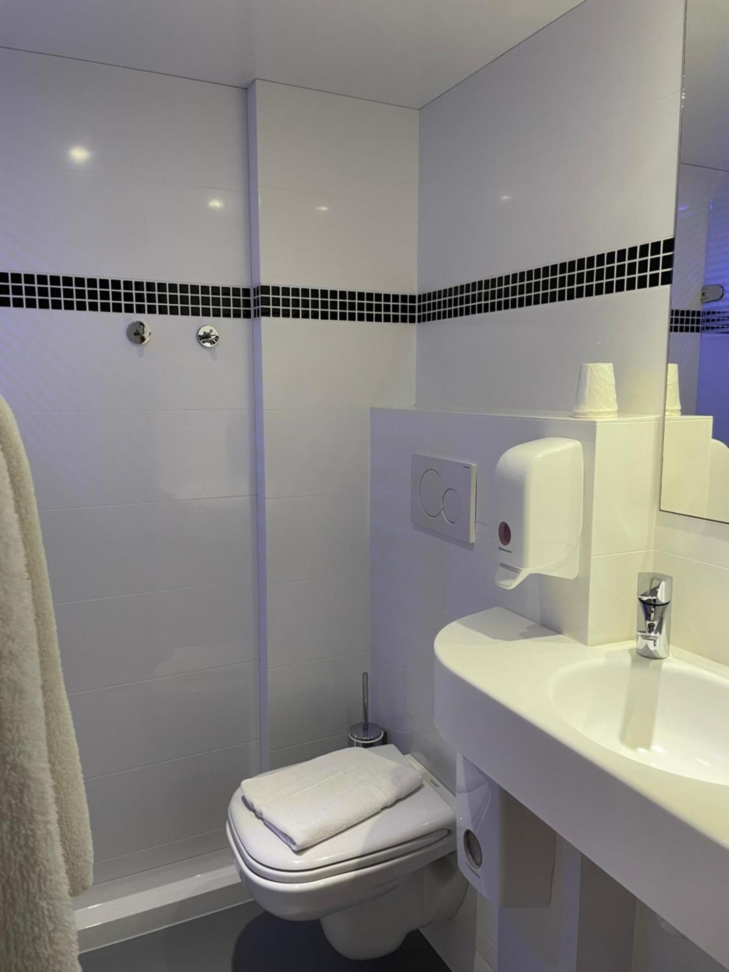 Brit Hotel Marvejols Cameră foto